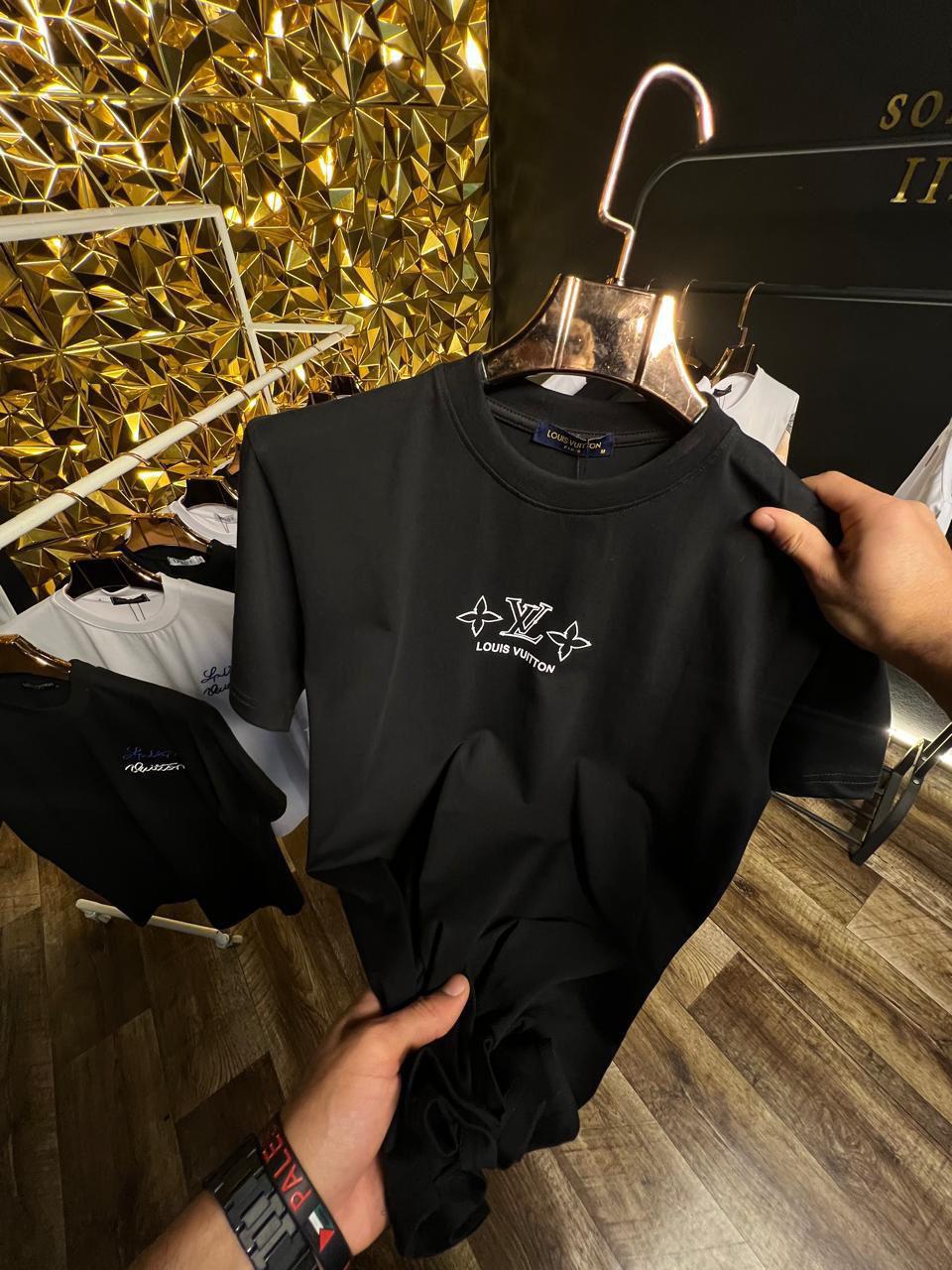 Camiseta Louis Vuitton Negra Bordada Premium