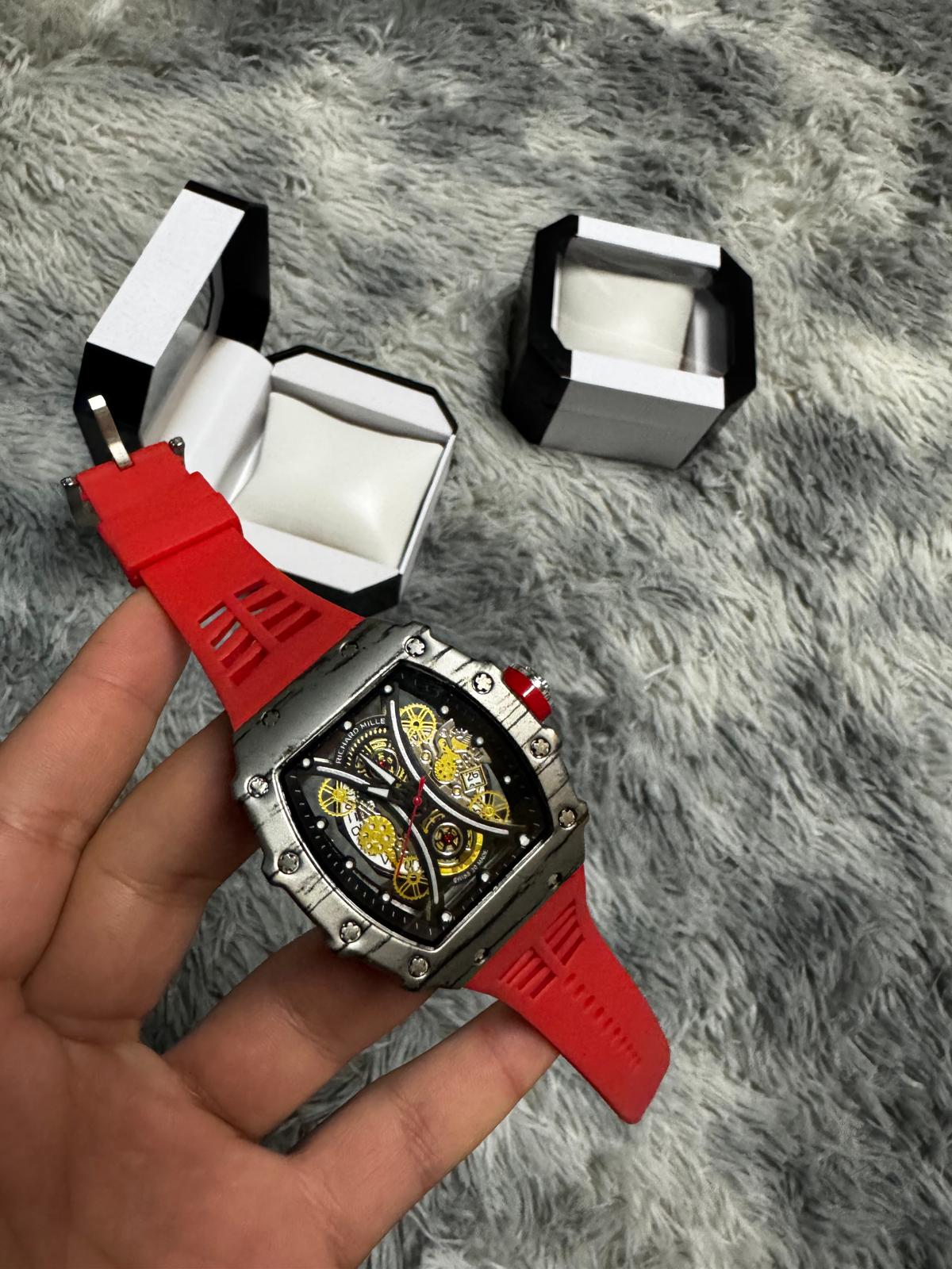 Richard Mille Esqueleto Tonneau Plateado