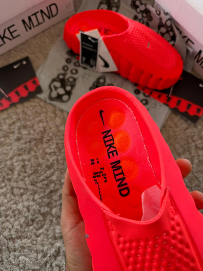 Nike Mind -001 Solar Red