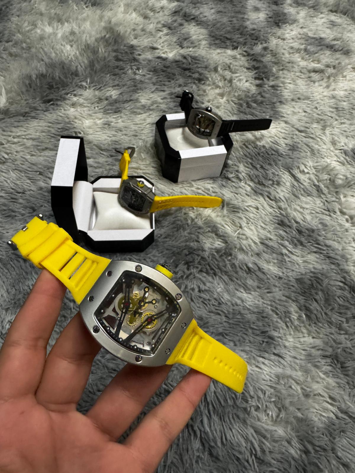 Richard Mille Esqueleto Tonneau Plateado Minimalista