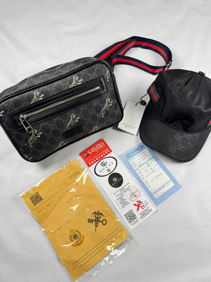 Pack Bolso Tigre Gris + Gorra Monograma Negro Clásica