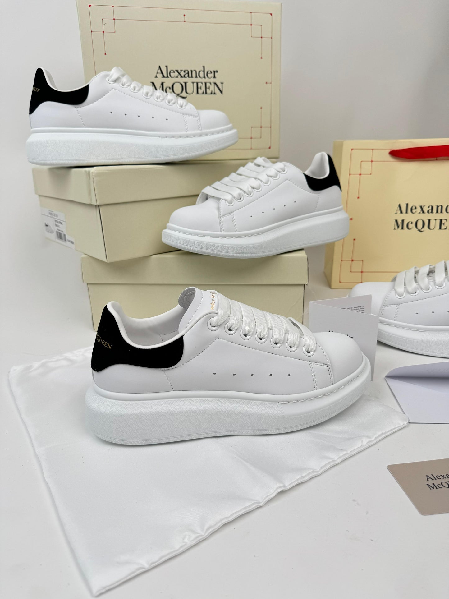 Alexander McQueen Blancas